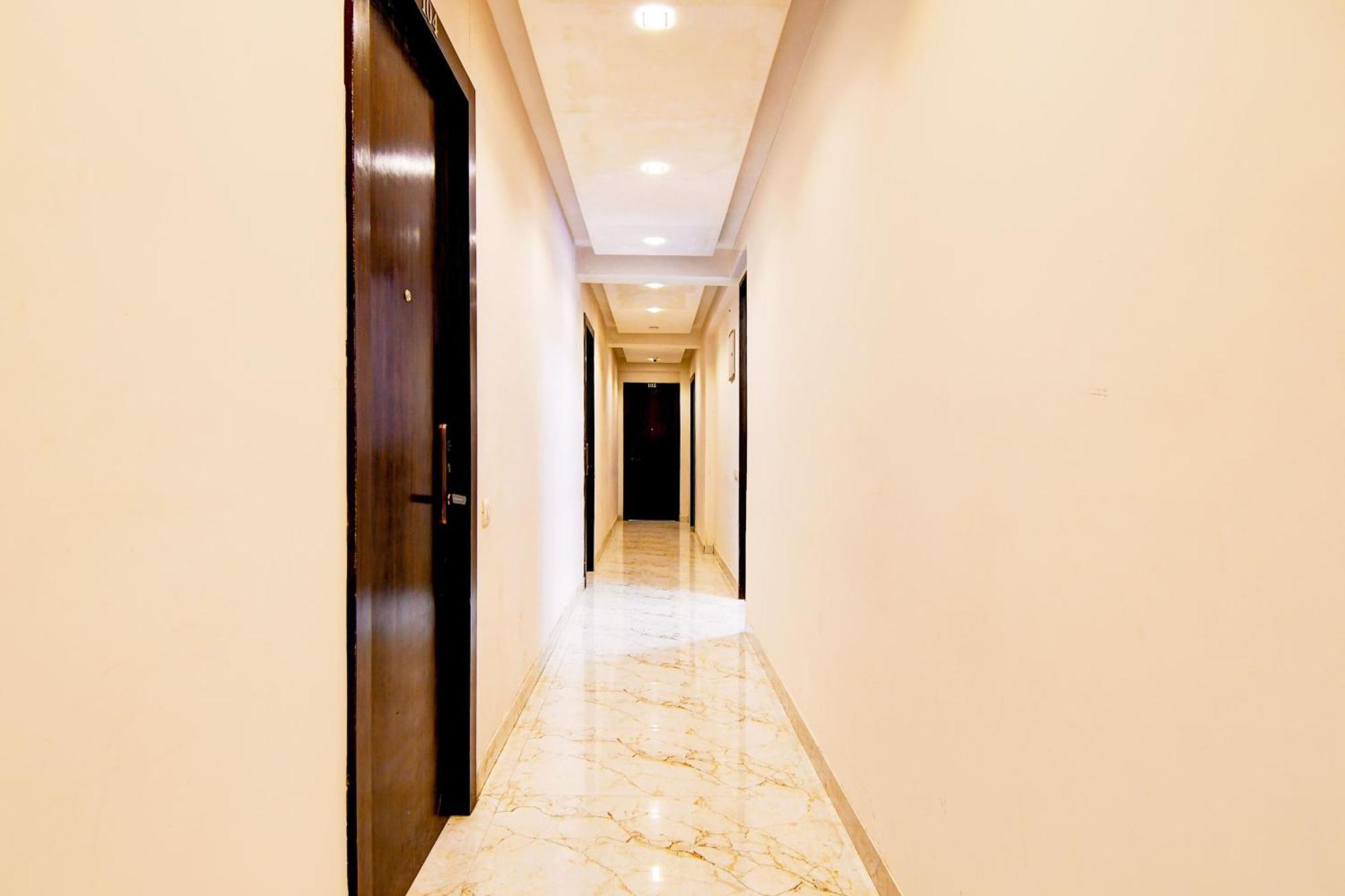 Super Townhouse New Town Formerly Krish Residency โกลกาตา ภายนอก รูปภาพ