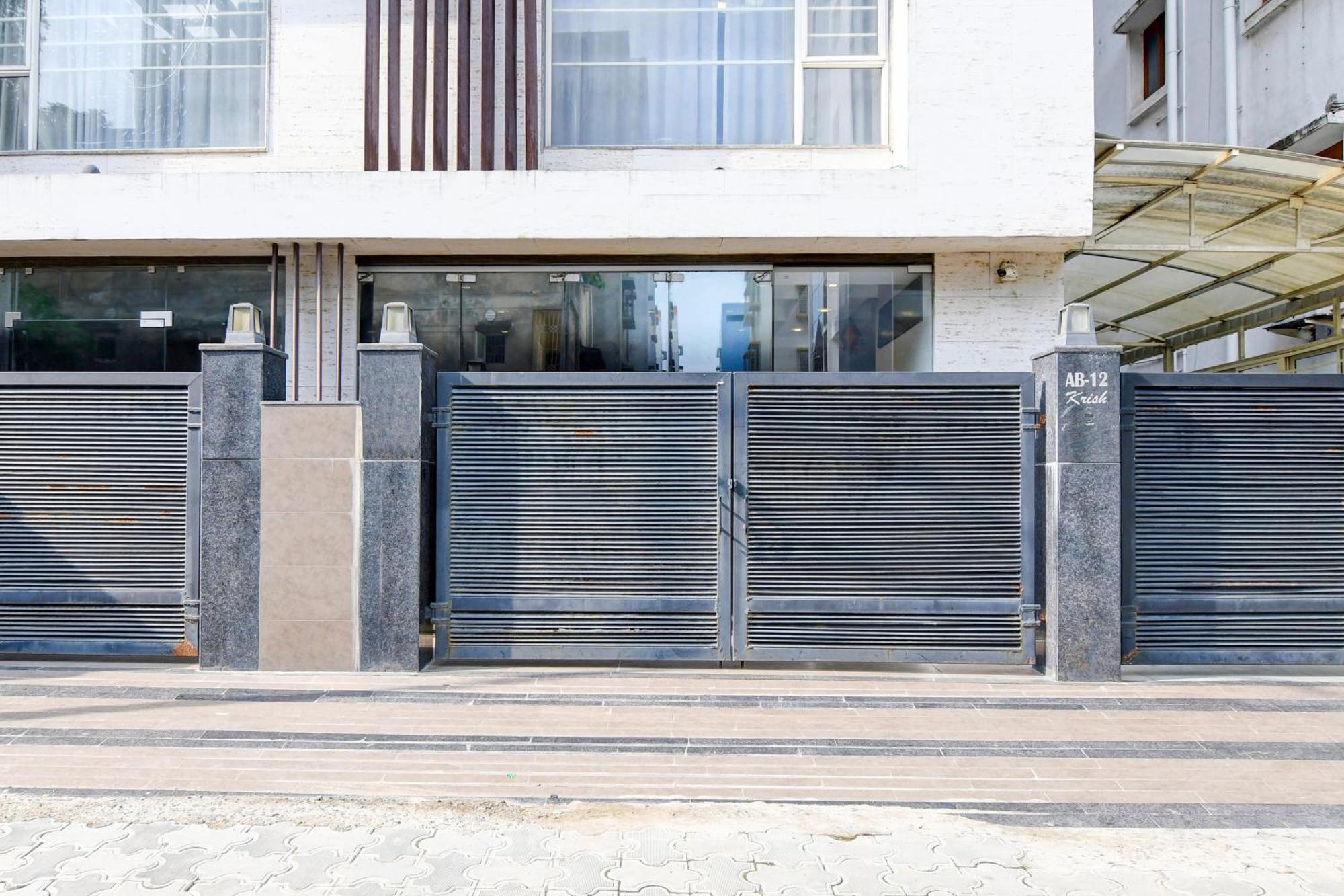 Super Townhouse New Town Formerly Krish Residency โกลกาตา ภายนอก รูปภาพ